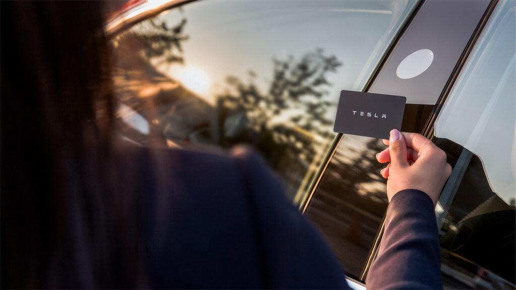 Tesla Model 3 Official HD photos show mobile app and key card