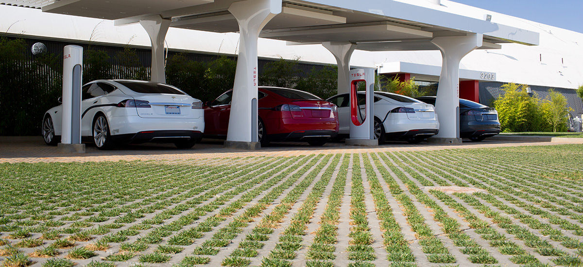 Hawthorne, CA Supercharger station equipped with array of solar panels
