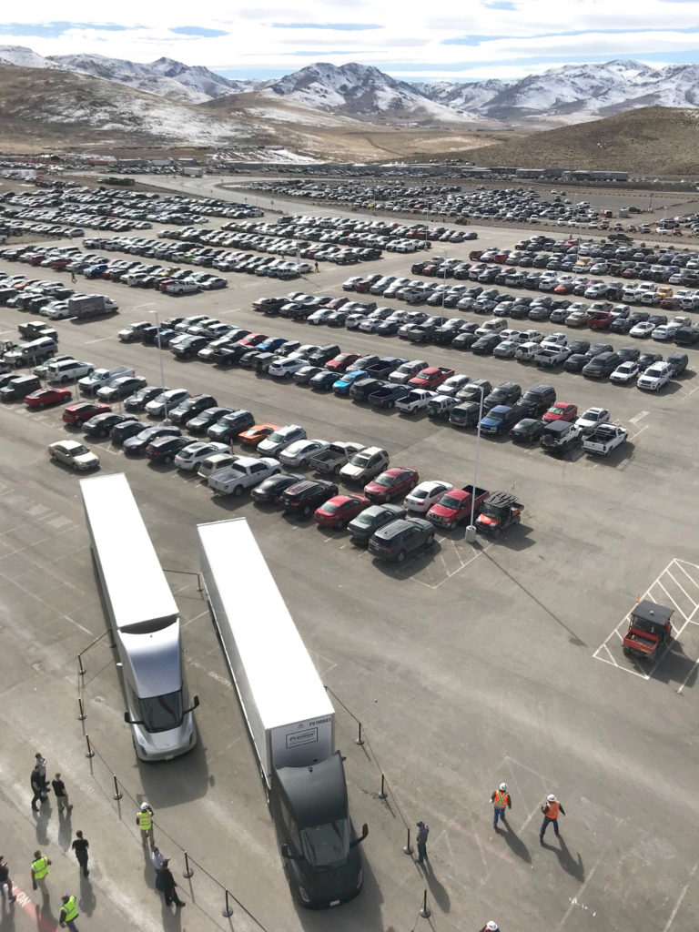 Two Tesla Semi leave Gigafactory 1 to delivery battery packs to Fremont factory