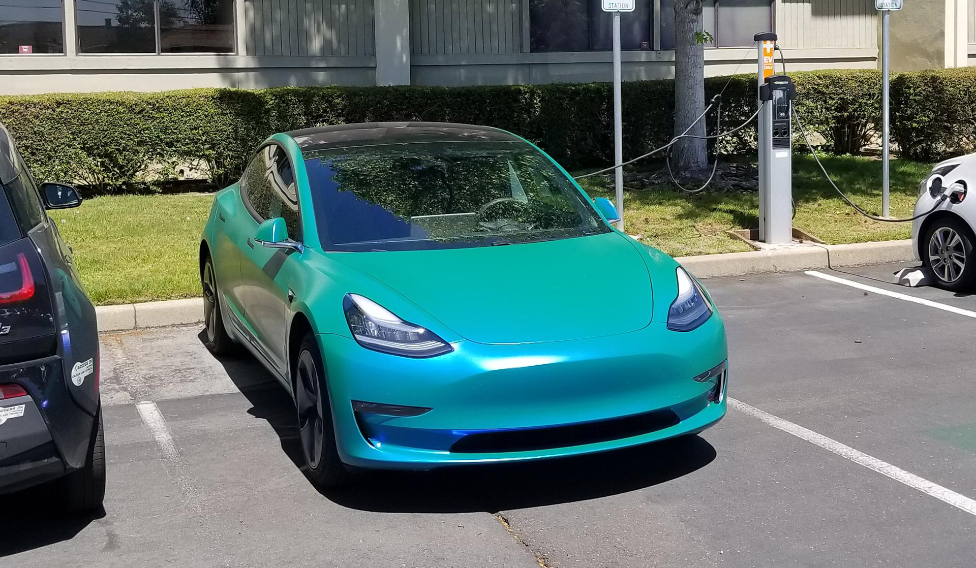 Tesla Model 3 in Smurf Blue and Green Gradient