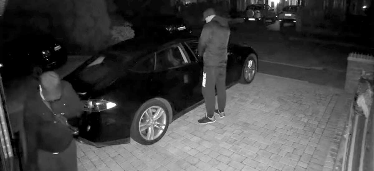 Tesla Model S being stolen in Essex, UK using the key fob relay attacks