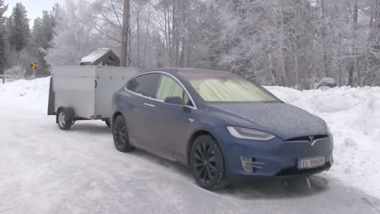-15°C/5°F Survival Challenge in a Tesla Model X with 'Keep Climate On' option