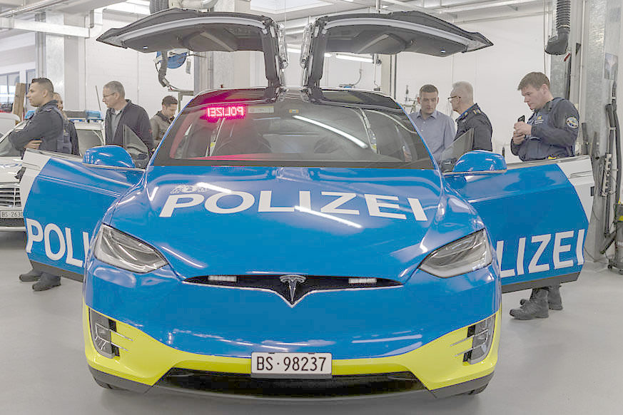 Basel City Police's Tesla Model X 100D - Falcon Wind Doors Open