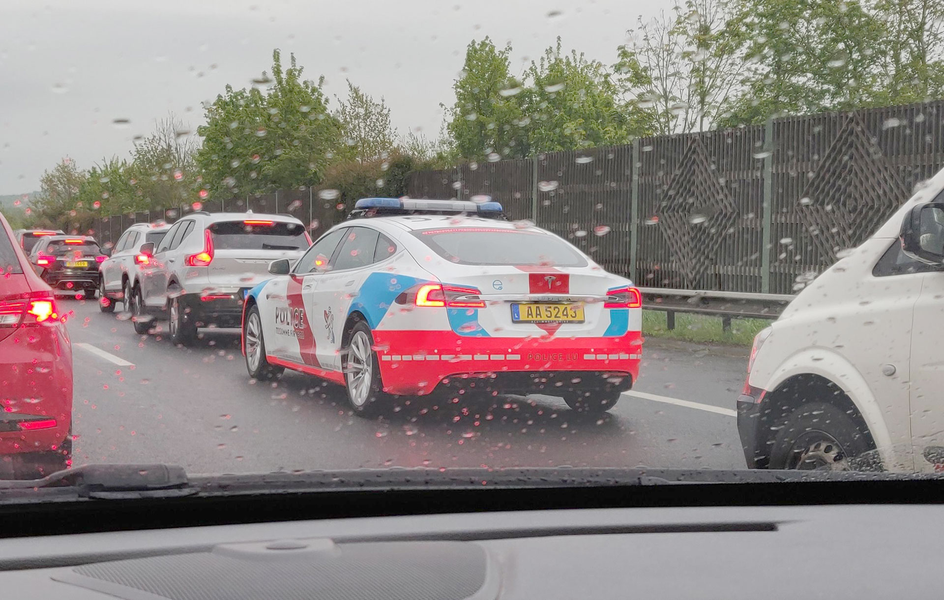 Luxembourg Police's Tesla Model S spotted in the rain and traffic jam. Photo Credits: u/EVmerch / Reddit