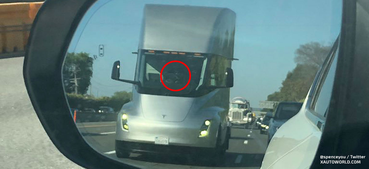 Possibly a Tesla Semi Truck in driver-less mode (Autopilot)