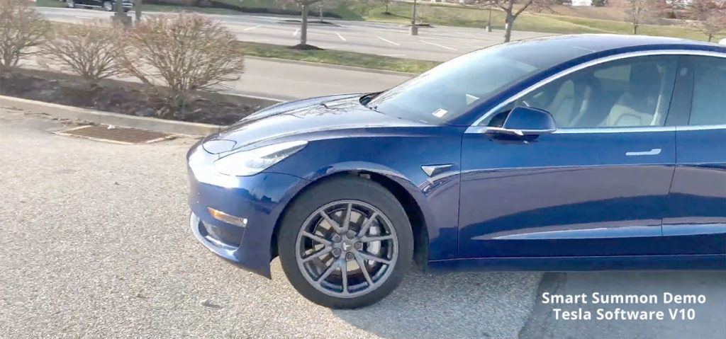 Watch Tesla Smart Summon feature demo on V10 software update.