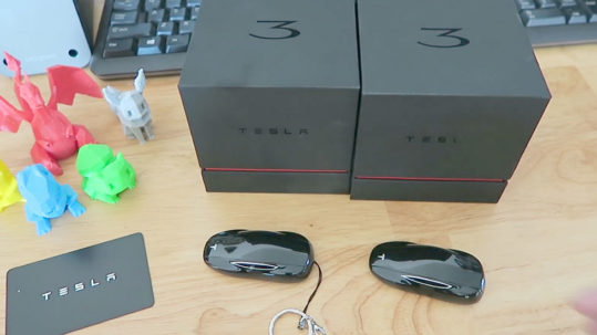 New Tesla Model 3 key fob unboxing and passive entry test.